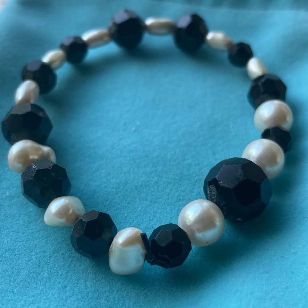 Vintage black and white beaded bracelet